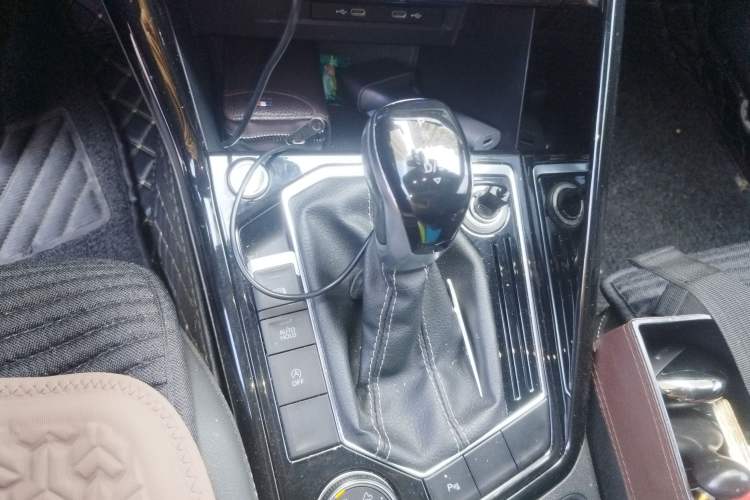 Used Volkswagen Tayron 2020 380TSI All-Wheel Drive R-Line Connected Version Gear Lever