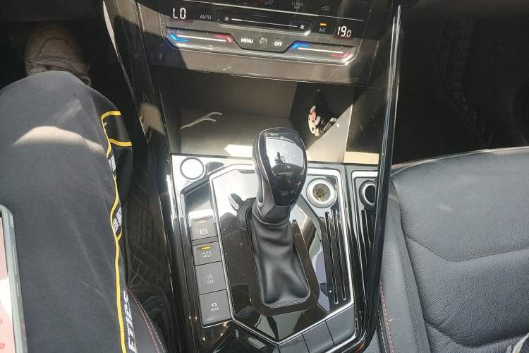 Used Volkswagen Tayron 2020 330TSI Two-Wheel Drive Luxury Smart Connectivity Version Gear Lever