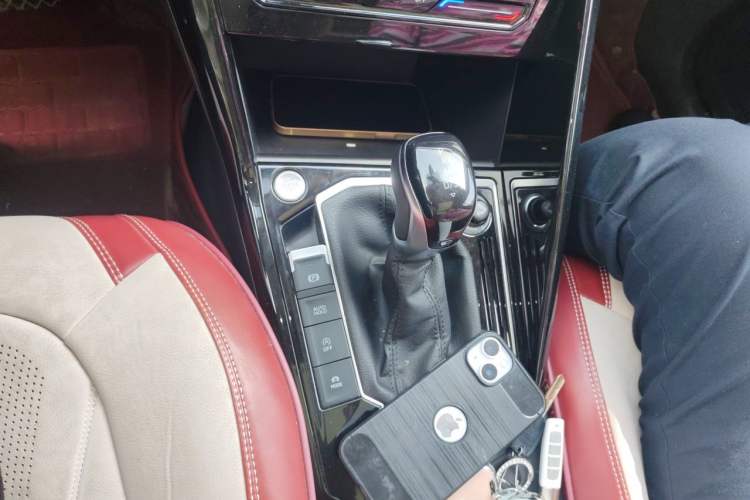 Used Volkswagen Tayron 2020 330TSI Two-Wheel Drive Luxury Smart Connectivity Version Gear Lever