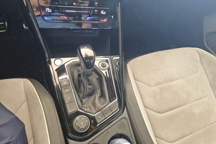Used Volkswagen Tayron 2020 380TSI All-Wheel Drive R-Line Connected Version Gear Lever