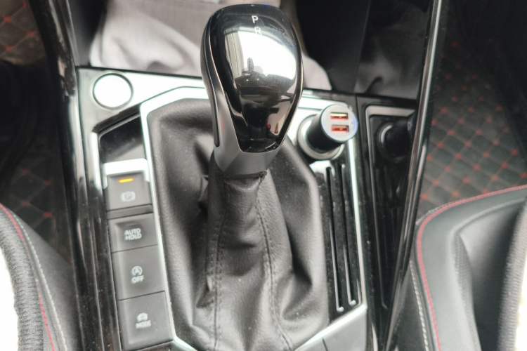 Used Volkswagen Tayron 2020 330TSI Two-Wheel Drive Luxury Smart Connectivity Version Gear Lever