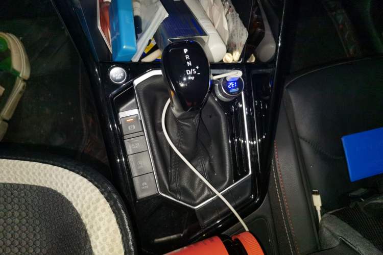 Used Volkswagen Tayron 2020 330TSI Two-Wheel Drive Luxury Smart Connectivity Version Gear Lever