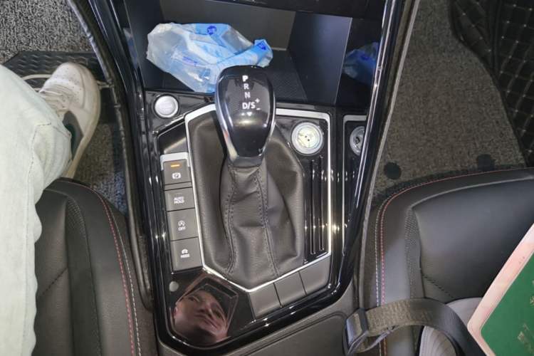 Used Volkswagen Tayron 2020 330TSI Two-Wheel Drive Luxury Smart Connectivity Version Gear Lever