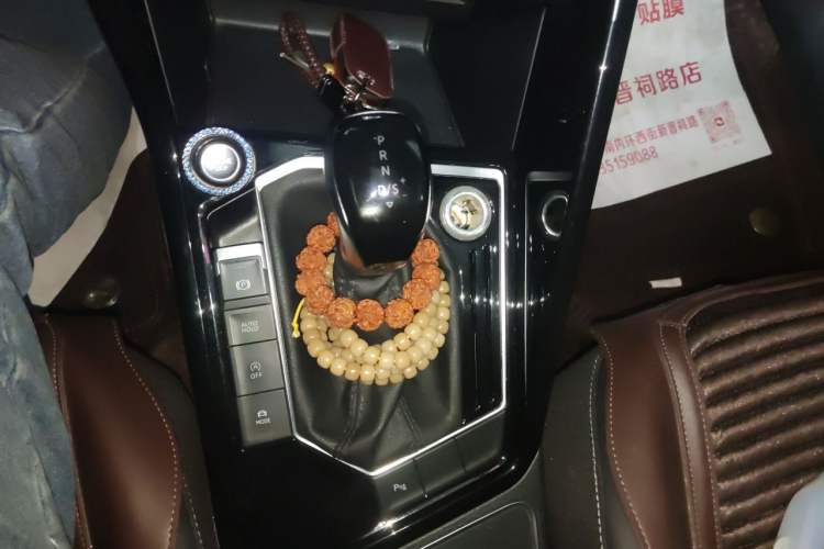 Used Volkswagen Tayron 2020 330TSI Two-Wheel Drive Luxury Connected Pro Edition Gear Lever