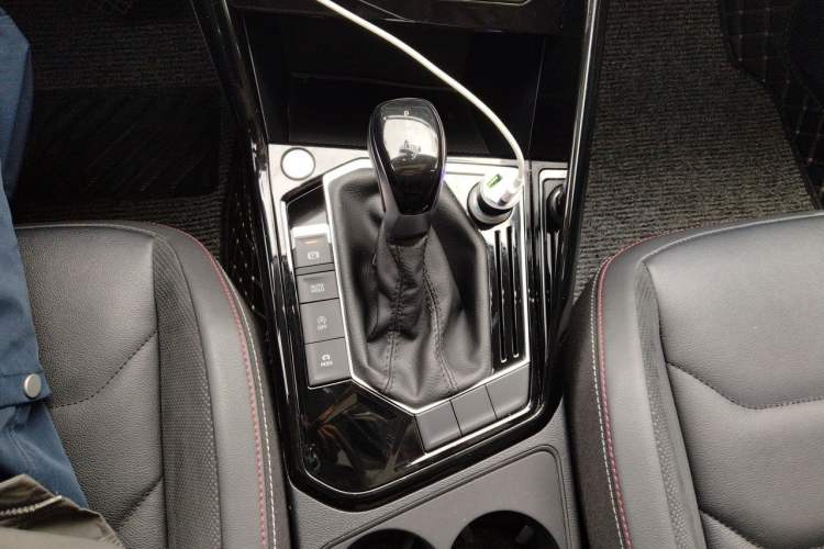 Used Volkswagen Tayron 2020 280TSI Two-Wheel Drive Luxury Connect Edition Gear Lever