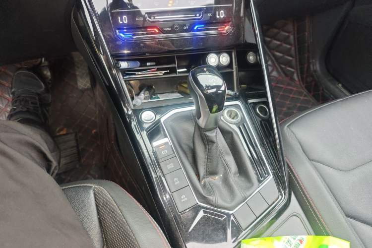 Used Volkswagen Tayron 2020 330TSI Two-Wheel Drive Luxury Smart Connectivity Version Gear Lever