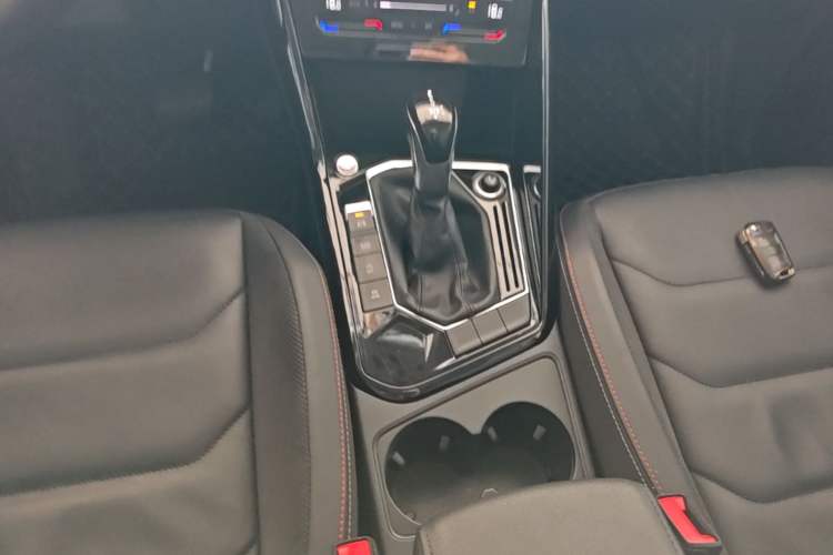 Used Volkswagen Tayron 2020 280TSI Two-Wheel Drive Luxury Connect Edition Gear Lever