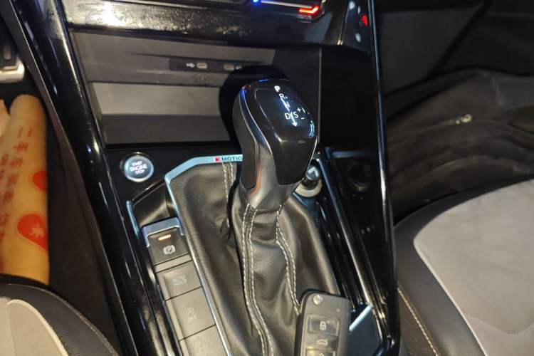 Used Volkswagen Tayron 2020 380TSI All-Wheel Drive R-Line Connected Version Gear Lever