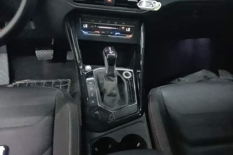 Used Volkswagen Tayron 2020 330TSI Two-Wheel Drive Luxury Smart Connectivity Version Gear Lever