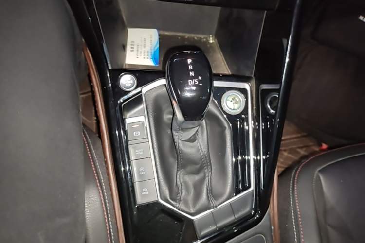 Used Volkswagen Tayron 2020 330TSI Two-Wheel Drive Luxury Smart Connectivity Version Gear Lever