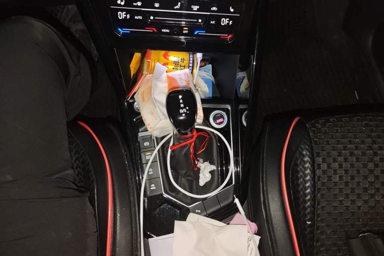 Used Volkswagen Tayron 2020 330TSI Two-Wheel Drive Luxury Connected Pro Edition Gear Lever