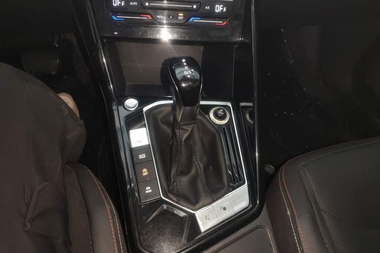Used Volkswagen Tayron 2020 330TSI Two-Wheel Drive Luxury Smart Connectivity Version Gear Lever