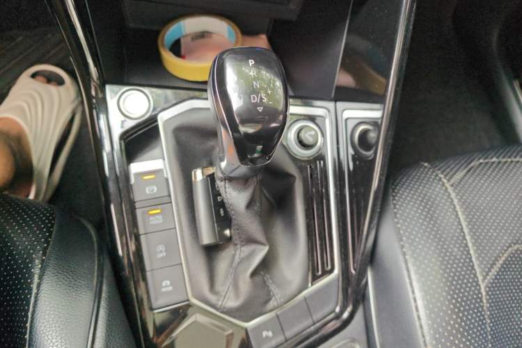 Used Volkswagen Tayron 2020 330TSI Two-Wheel Drive Luxury Connected Pro Edition Gear Lever
