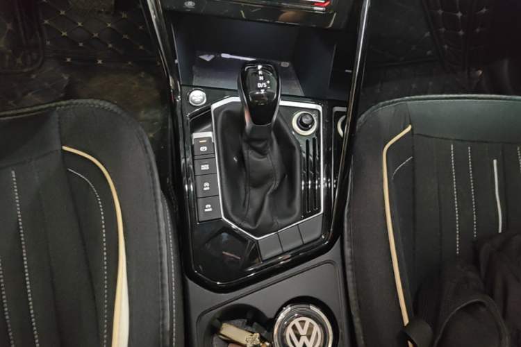 Used Volkswagen Tayron 2020 330TSI Two-Wheel Drive Luxury Smart Connectivity Version Gear Lever