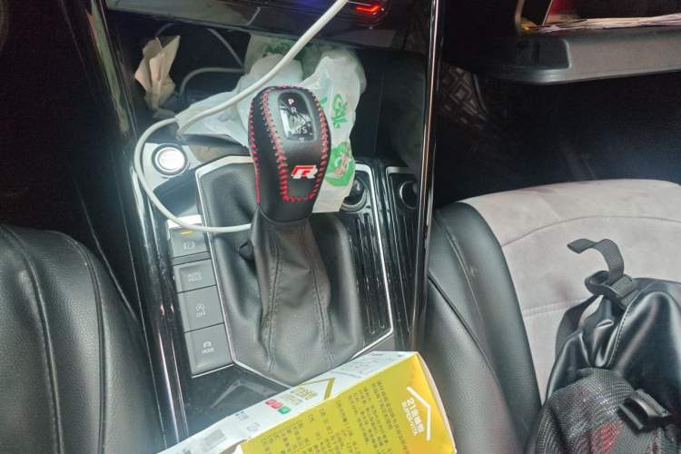Used Volkswagen Tayron 2020 330TSI Two-Wheel Drive Luxury Smart Connectivity Version Gear Lever