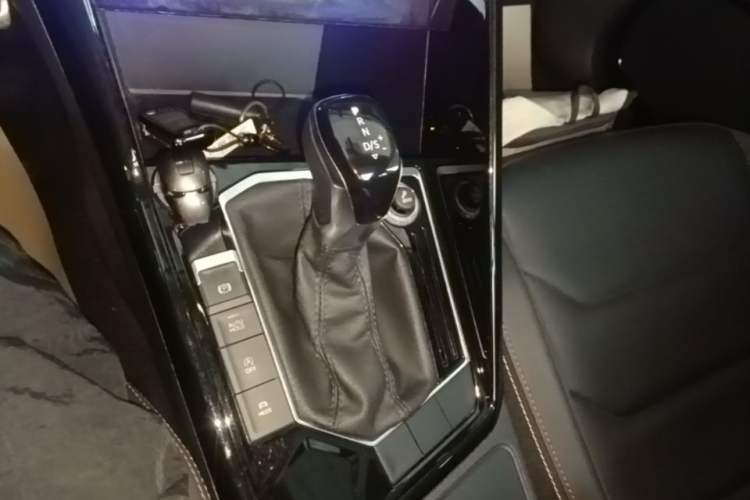 Used Volkswagen Tayron 2020 330TSI Two-Wheel Drive Luxury Smart Connectivity Version Gear Lever