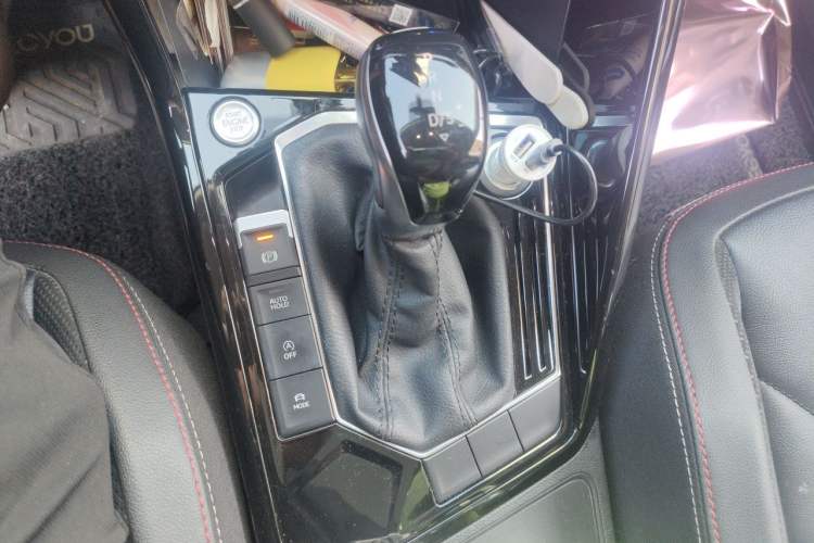 Used Volkswagen Tayron 2020 280TSI Two-Wheel Drive Luxury Connect Edition Gear Lever