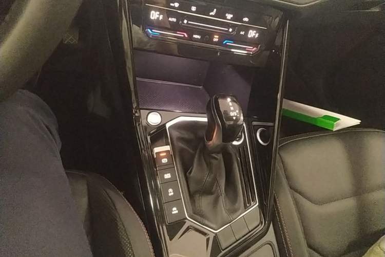 Used Volkswagen Tayron 2020 330TSI Two-Wheel Drive Luxury Smart Connectivity Version Gear Lever