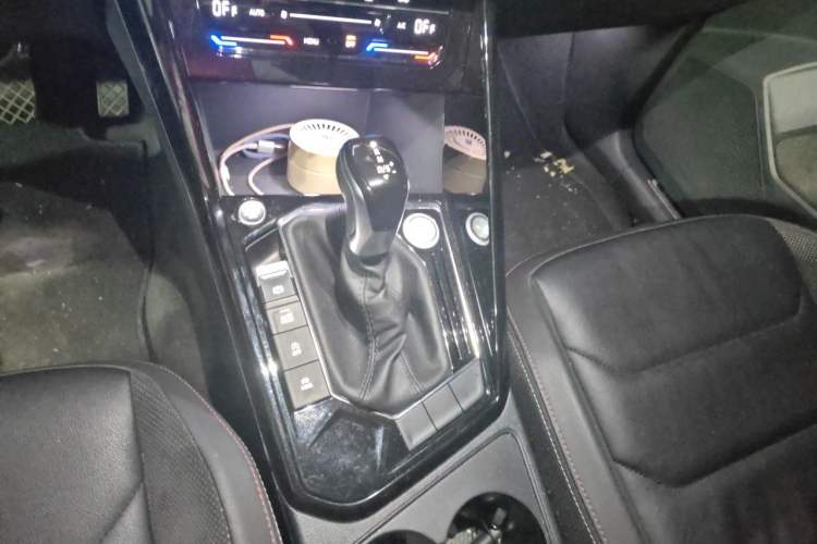 Used Volkswagen Tayron 2020 330TSI Two-Wheel Drive Luxury Smart Connectivity Version Gear Lever