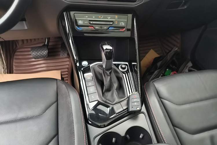 Used Volkswagen Tayron 2020 330TSI Two-Wheel Drive Luxury Smart Connectivity Version Gear Lever