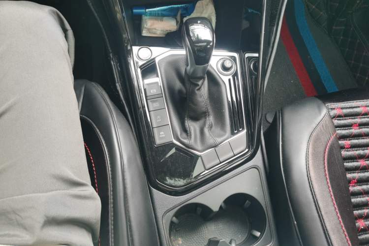 Used Volkswagen Tayron 2020 330TSI Two-Wheel Drive Luxury Smart Connectivity Version Gear Lever