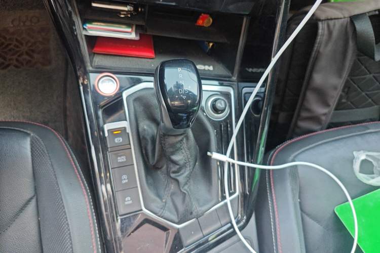 Used Volkswagen Tayron 2020 280TSI Two-Wheel Drive Luxury Connect Edition Gear Lever