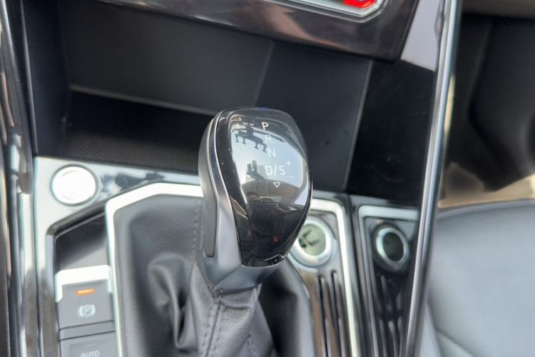 Used Volkswagen Tayron 2020 330TSI Two-Wheel Drive Luxury Smart Connectivity Version Gear Lever