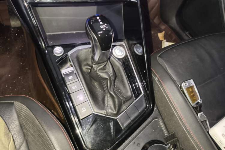 Used Volkswagen Tayron 2020 330TSI Two-Wheel Drive Luxury Smart Connectivity Version Gear Lever