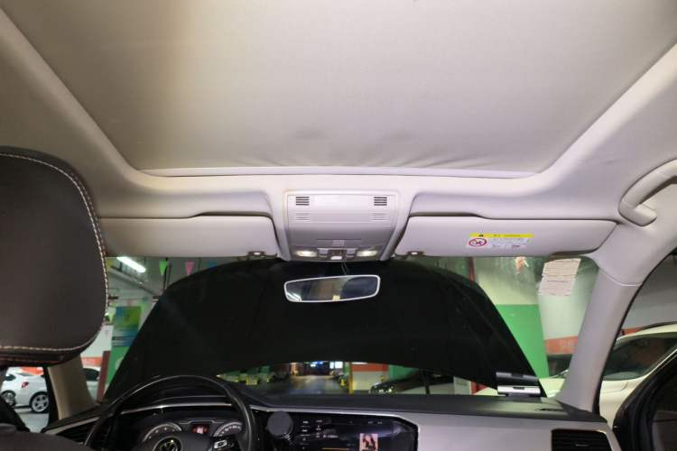 Used Volkswagen Tayron 2020 330TSI Two-Wheel Drive Luxury Smart Connectivity Version Headliner