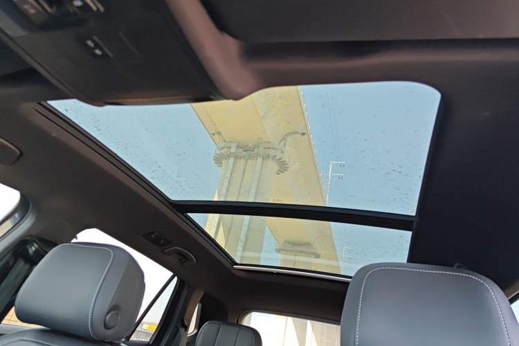 Used Volkswagen Tayron 2020 330TSI Two-Wheel Drive Luxury Smart Connectivity Version Headliner