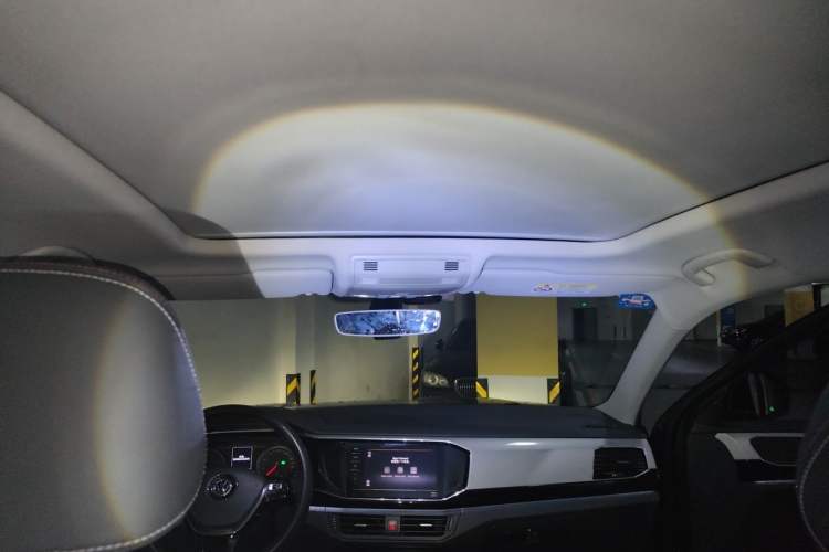 Used Volkswagen Tayron 2020 330TSI Two-Wheel Drive Luxury Smart Connectivity Version Headliner