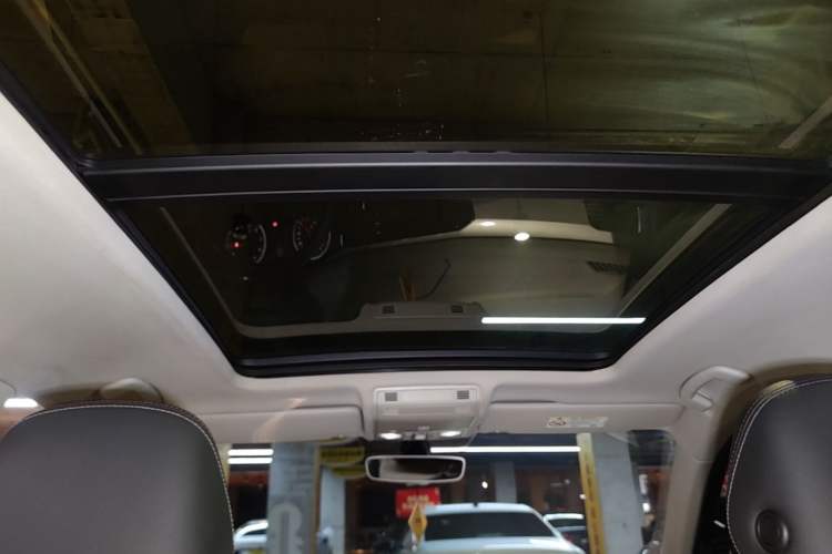 Used Volkswagen Tayron 2020 330TSI Two-Wheel Drive Luxury Smart Connectivity Version Headliner