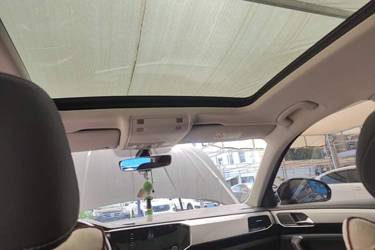 Used Volkswagen Tayron 2020 330TSI Two-Wheel Drive Luxury Smart Connectivity Version Headliner