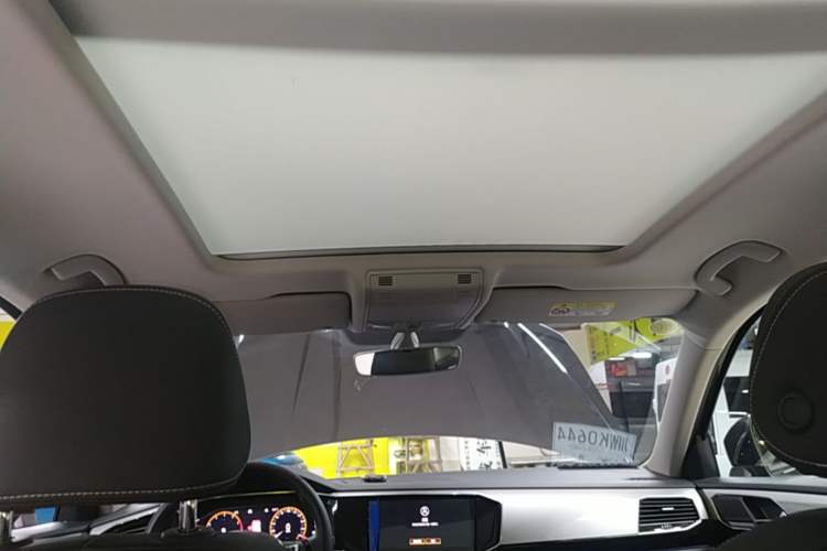 Used Volkswagen Tayron 2020 330TSI Two-Wheel Drive Luxury Smart Connectivity Version Headliner