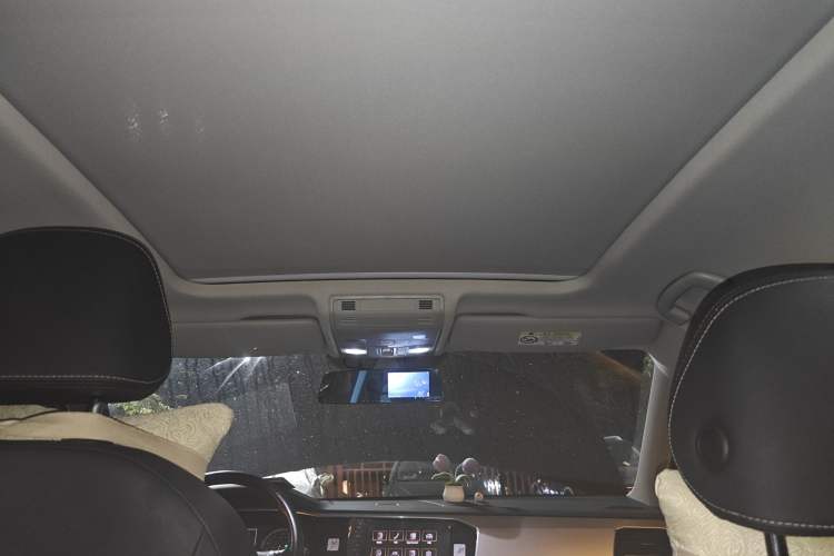 Used Volkswagen Tayron 2020 330TSI Two-Wheel Drive Luxury Smart Connectivity Version Headliner
