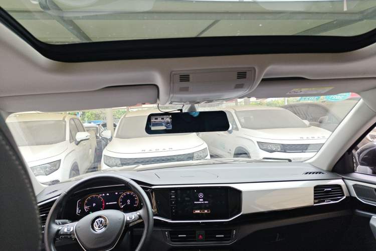 Used Volkswagen Tayron 2020 330TSI Two-Wheel Drive Luxury Smart Connectivity Version Headliner