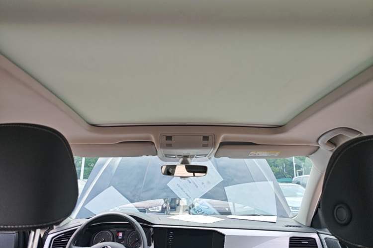 Used Volkswagen Tayron 2020 330TSI Two-Wheel Drive Luxury Smart Connectivity Version Headliner