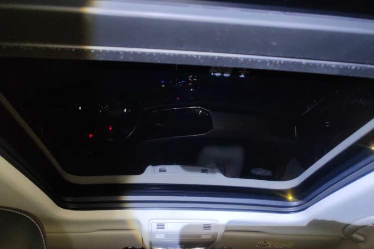 Used Volkswagen Tayron 2020 330TSI Two-Wheel Drive Luxury Smart Connectivity Version Headliner