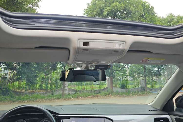Used Volkswagen Tayron 2020 330TSI Two-Wheel Drive Luxury Smart Connectivity Version Headliner