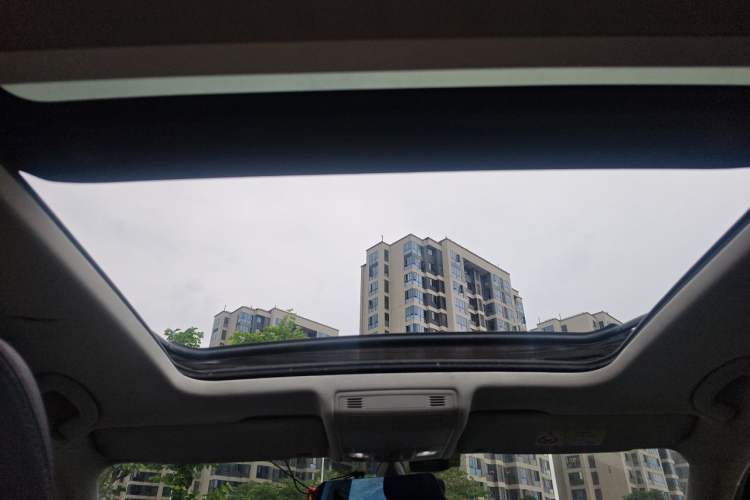 Used Volkswagen Tayron 2020 330TSI Two-Wheel Drive Luxury Smart Connectivity Version Headliner