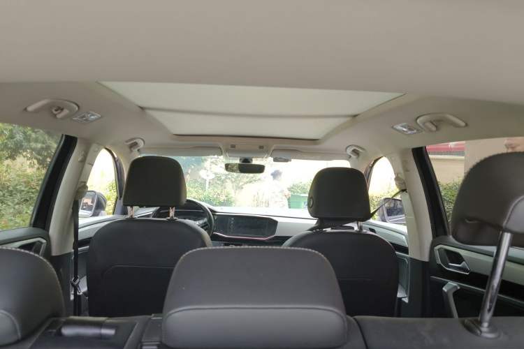 Used Volkswagen Tayron 2020 330TSI Two-Wheel Drive Luxury Smart Connectivity Version Headliner