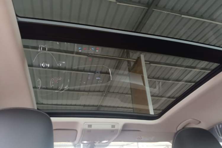 Used Volkswagen Tayron 2020 330TSI Two-Wheel Drive Luxury Smart Connectivity Version Headliner