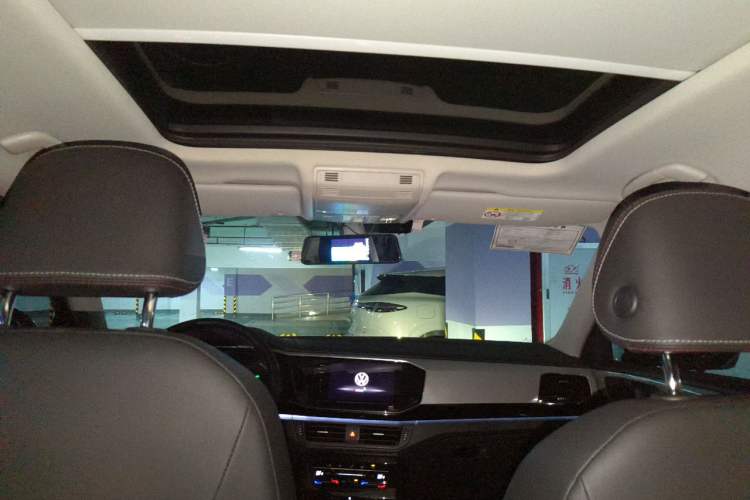 Used Volkswagen Tayron 2020 330TSI Two-Wheel Drive Luxury Smart Connectivity Version Headliner