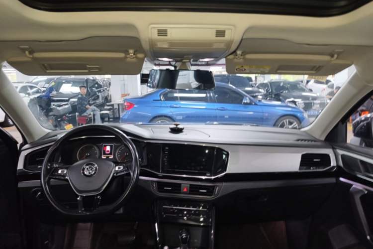 Used Volkswagen Tayron 2020 330TSI Two-Wheel Drive Luxury Smart Connectivity Version Headliner