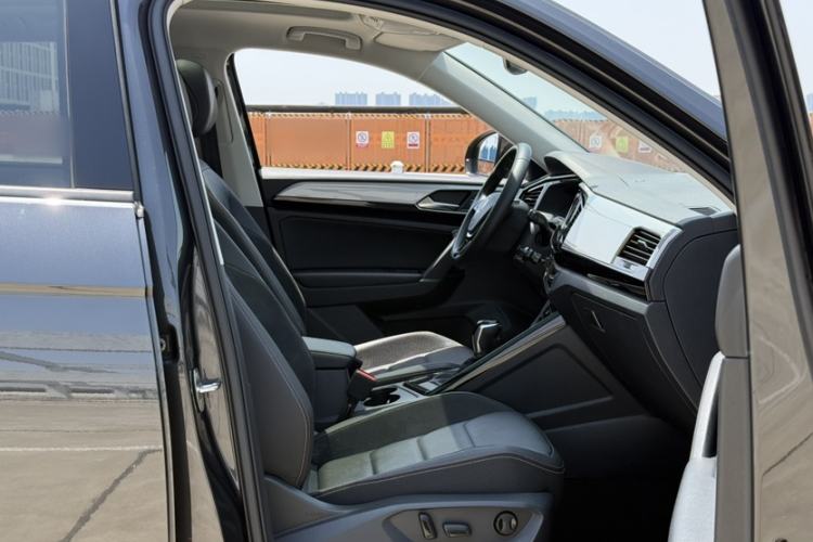 Used Volkswagen Tayron 2020 330TSI Two-Wheel Drive Luxury Smart Connectivity Version Interior 3