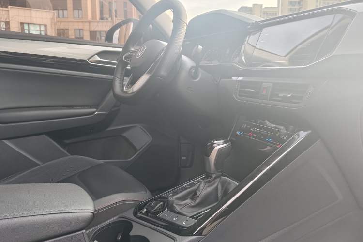 Used Volkswagen Tayron 2020 330TSI Two-Wheel Drive Luxury Smart Connectivity Version Interior 8