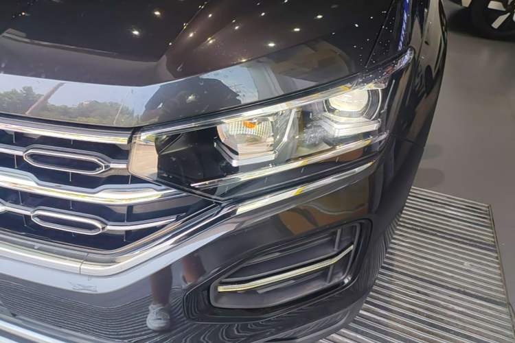 Used Volkswagen Tayron 2020 330TSI Two-Wheel Drive Luxury Smart Connectivity Version Left Front Headlight