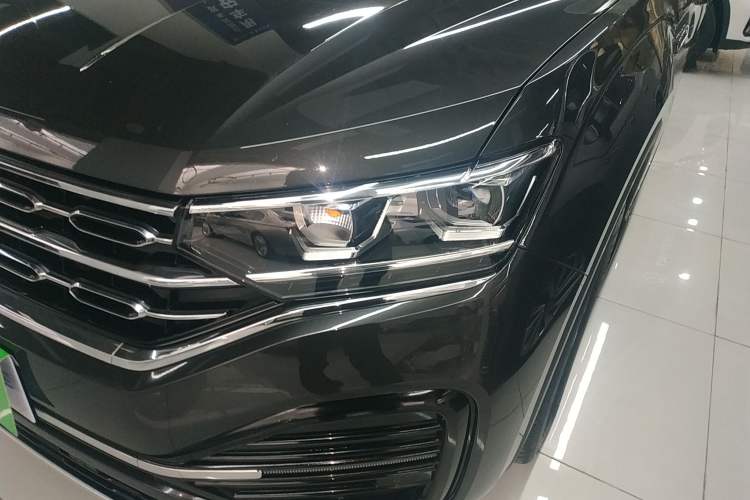 Used Volkswagen Tayron 2020 380TSI All-Wheel Drive R-Line Connected Version Left Front Headlight