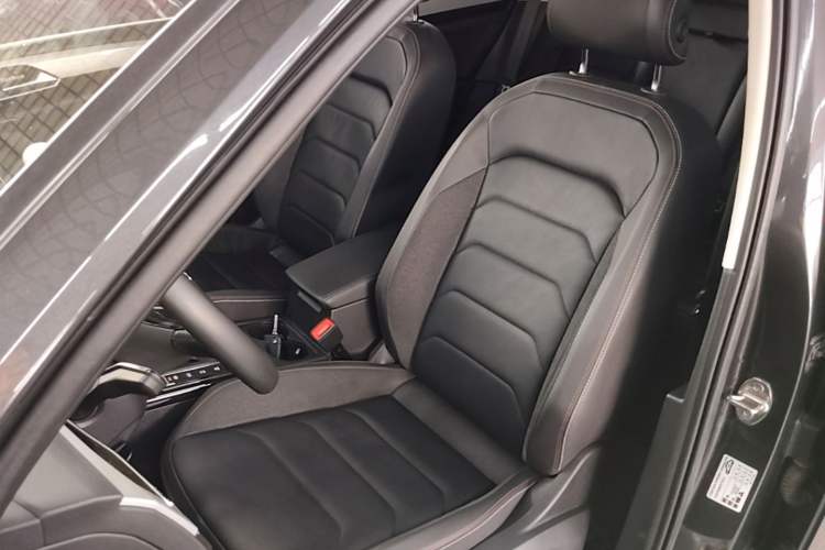 Used Volkswagen Tayron 2020 280TSI Two-Wheel Drive Luxury Connect Edition Left Front Seat