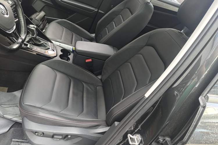 Used Volkswagen Tayron 2020 330TSI Two-Wheel Drive Luxury Smart Connectivity Version Left Front Seat
